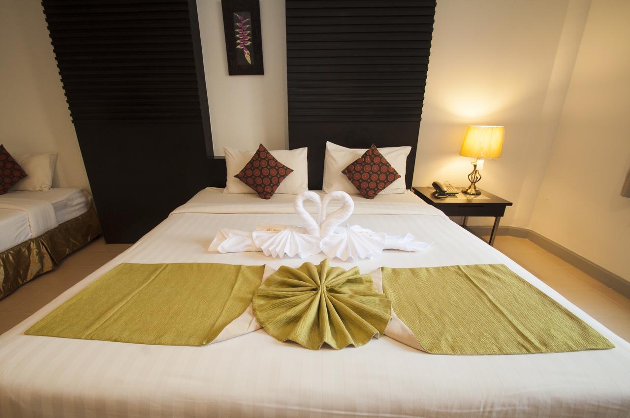 Sino House Patong Hotell Exteriör bild