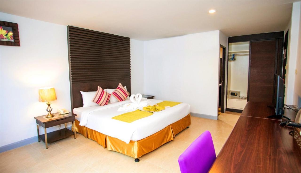 Sino House Patong Hotell Exteriör bild
