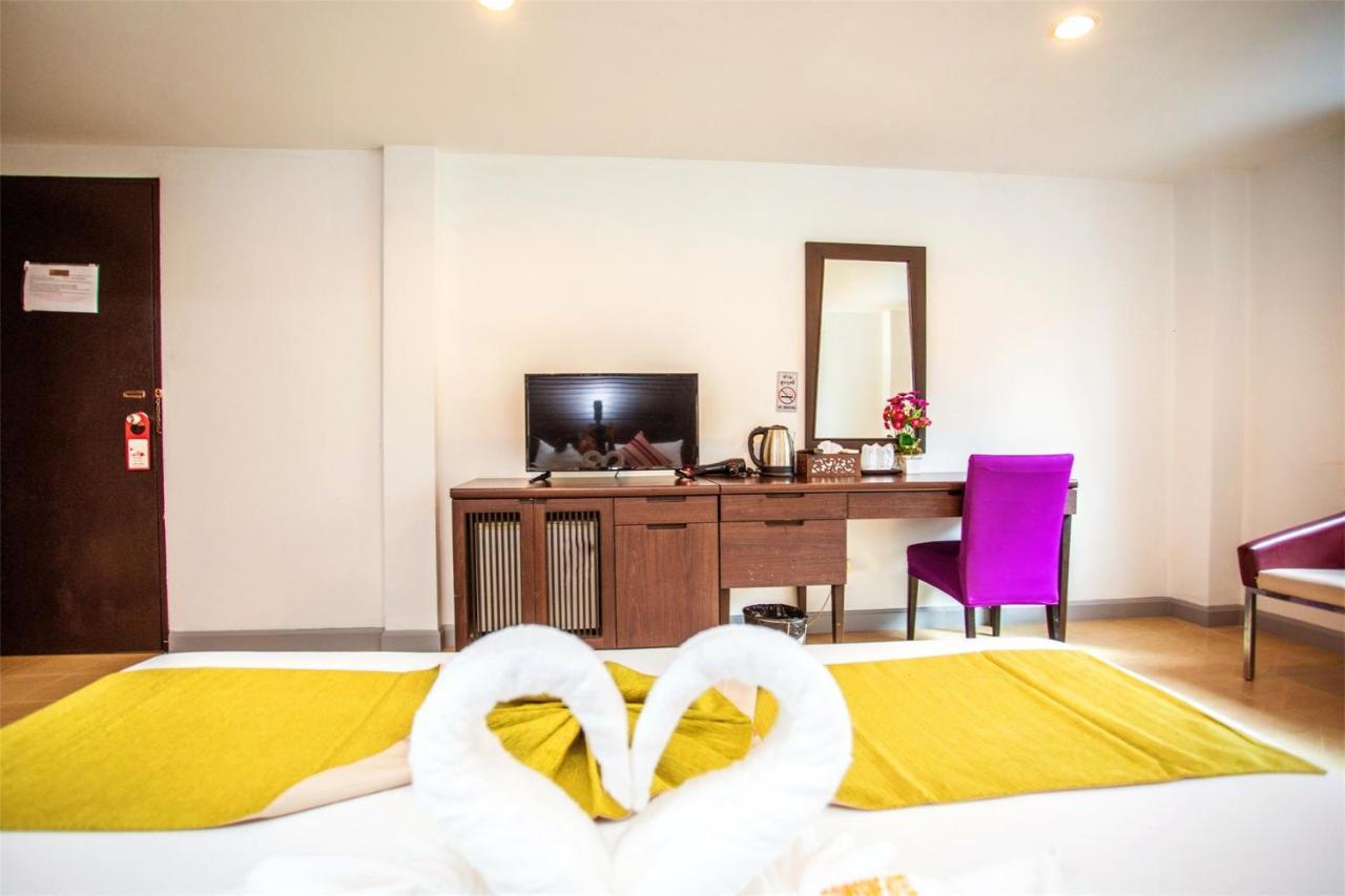 Sino House Patong Hotell Exteriör bild