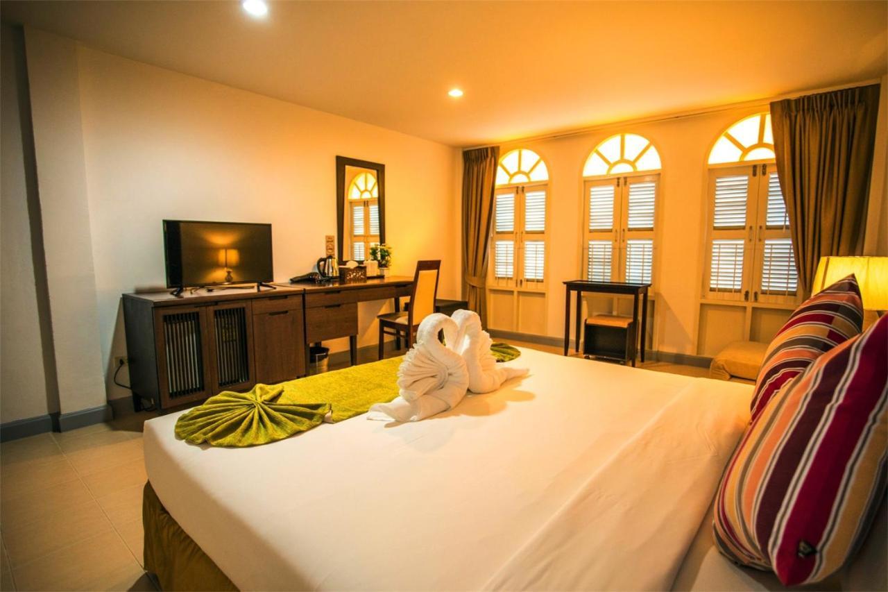 Sino House Patong Hotell Exteriör bild