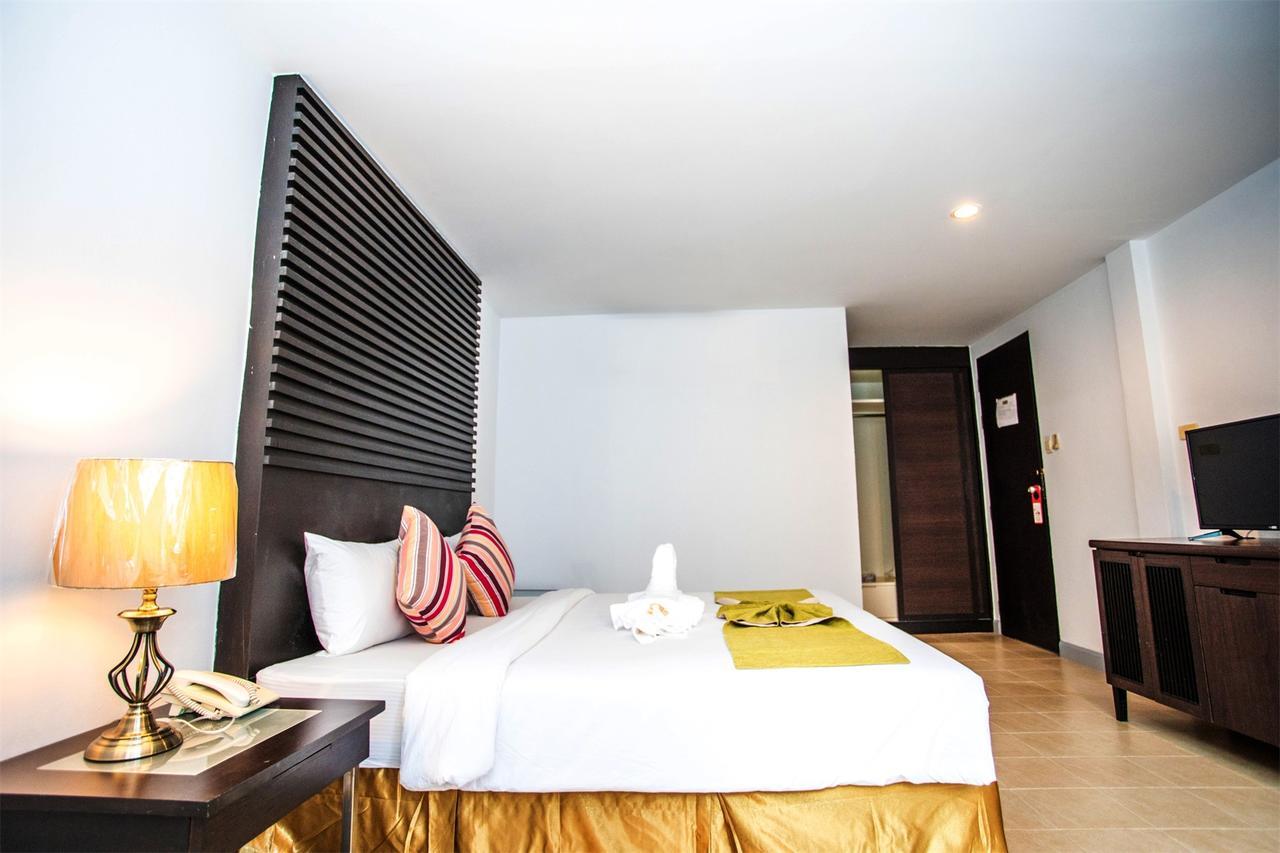 Sino House Patong Hotell Exteriör bild