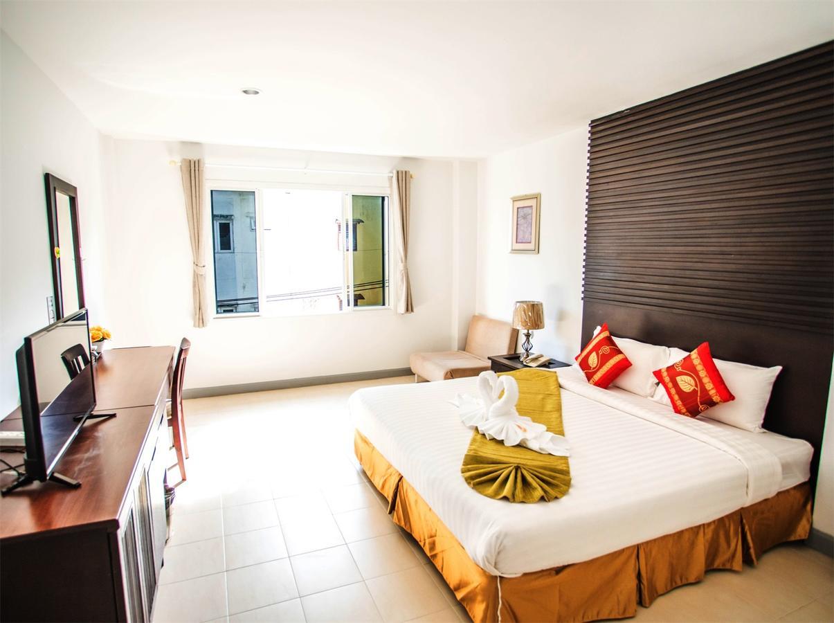 Sino House Patong Hotell Exteriör bild