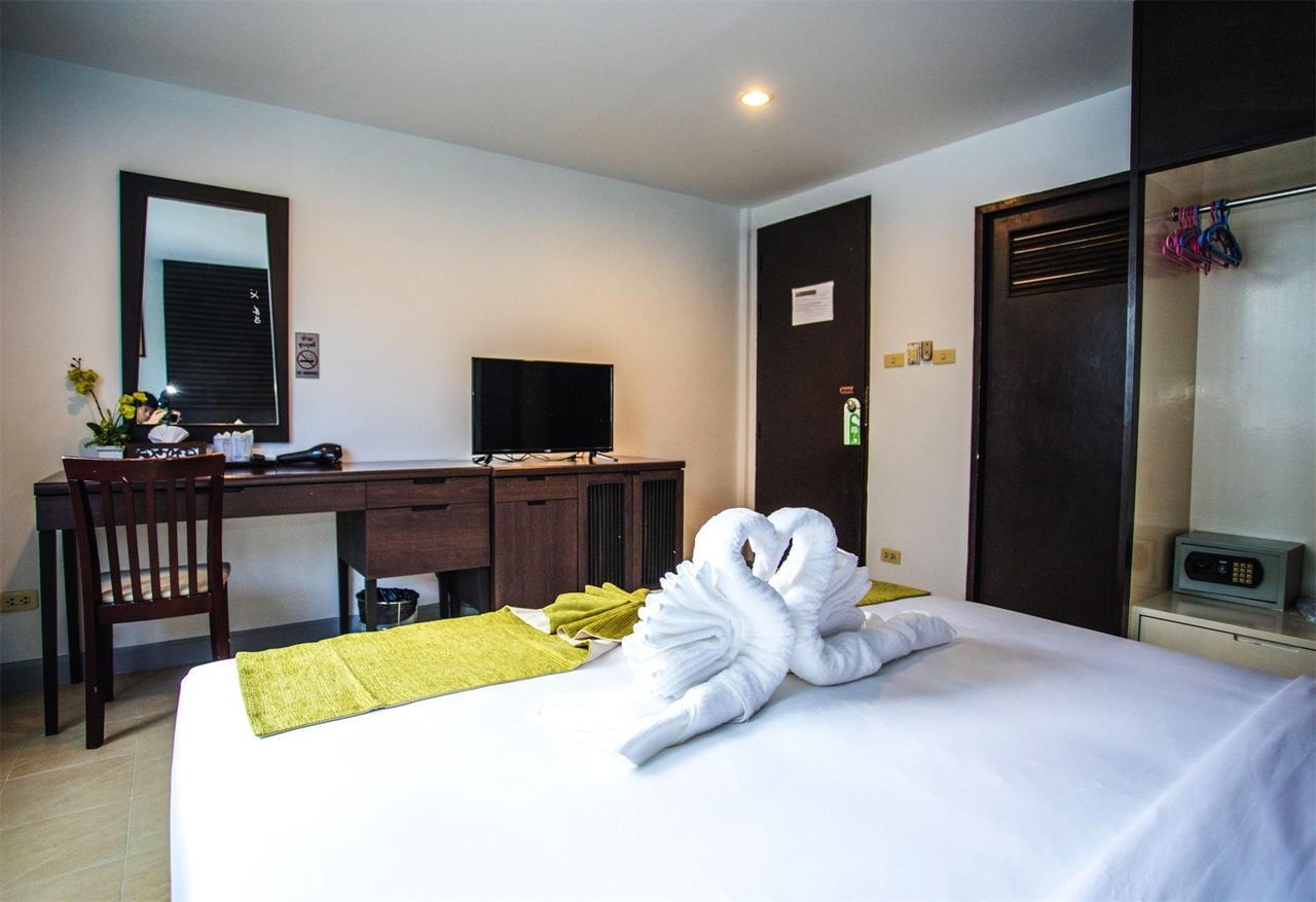 Sino House Patong Hotell Exteriör bild