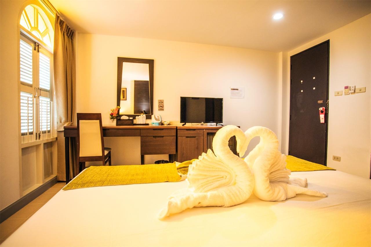 Sino House Patong Hotell Exteriör bild