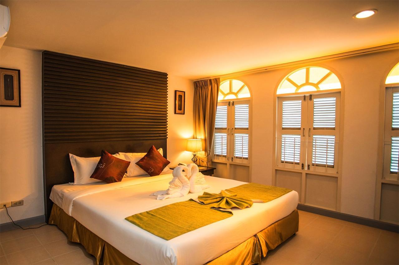 Sino House Patong Hotell Exteriör bild