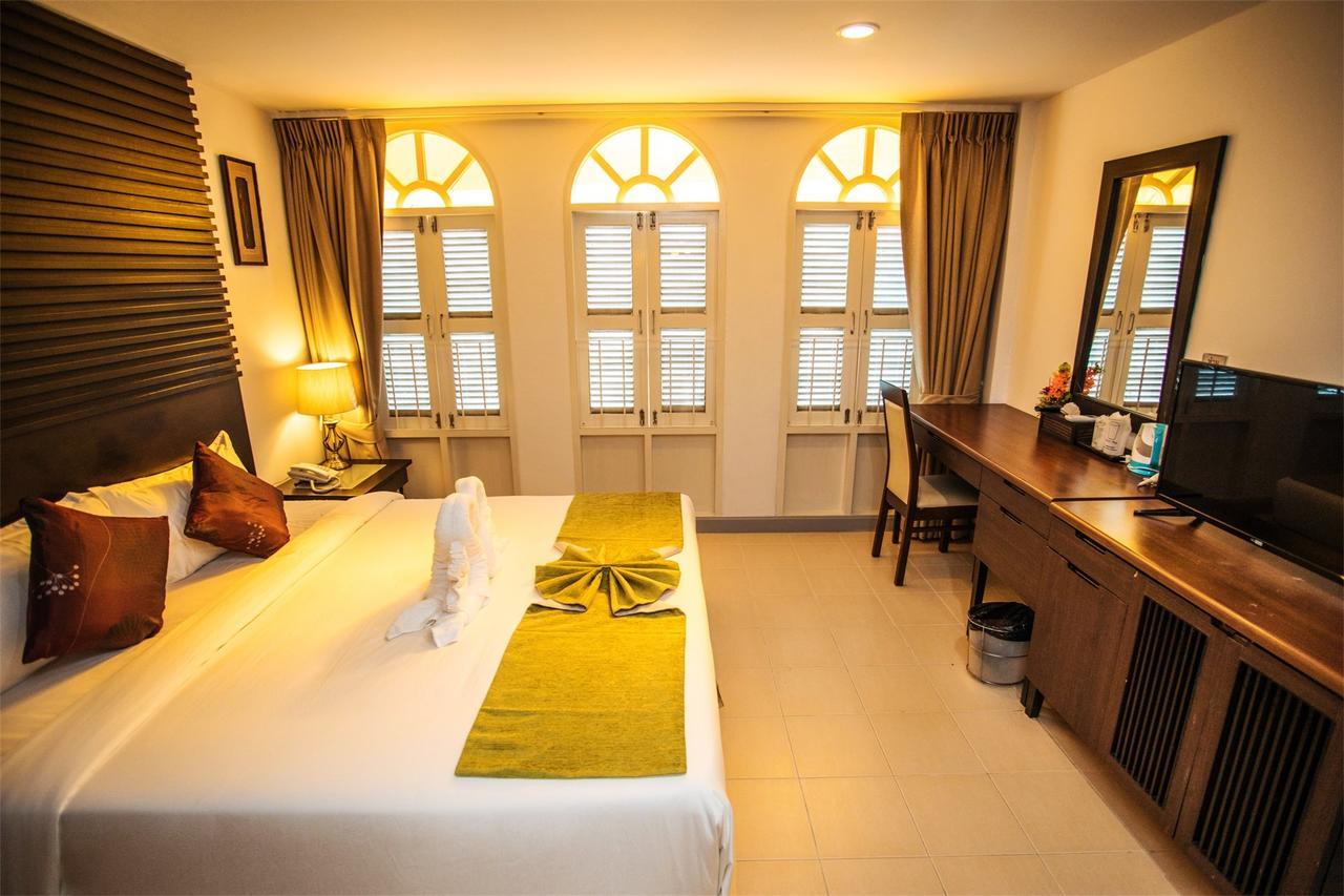 Sino House Patong Hotell Exteriör bild