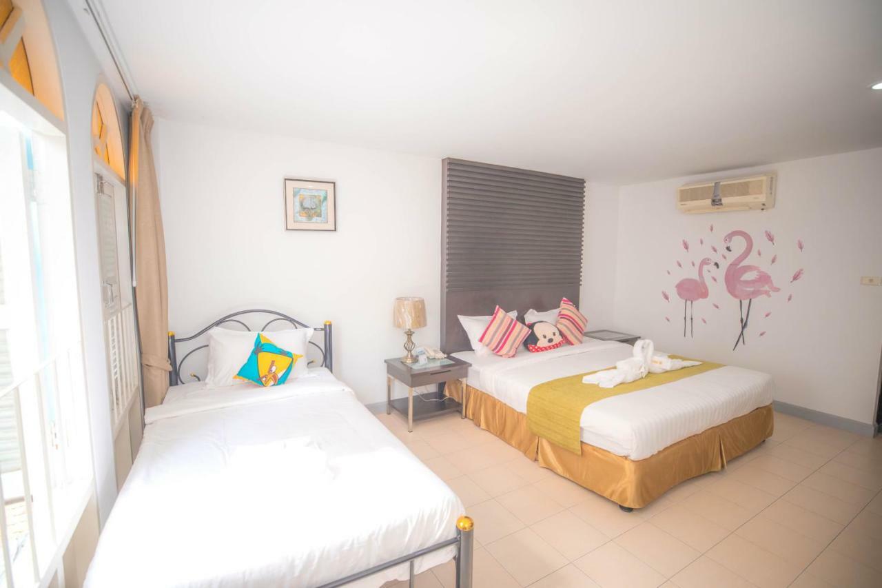 Sino House Patong Hotell Exteriör bild