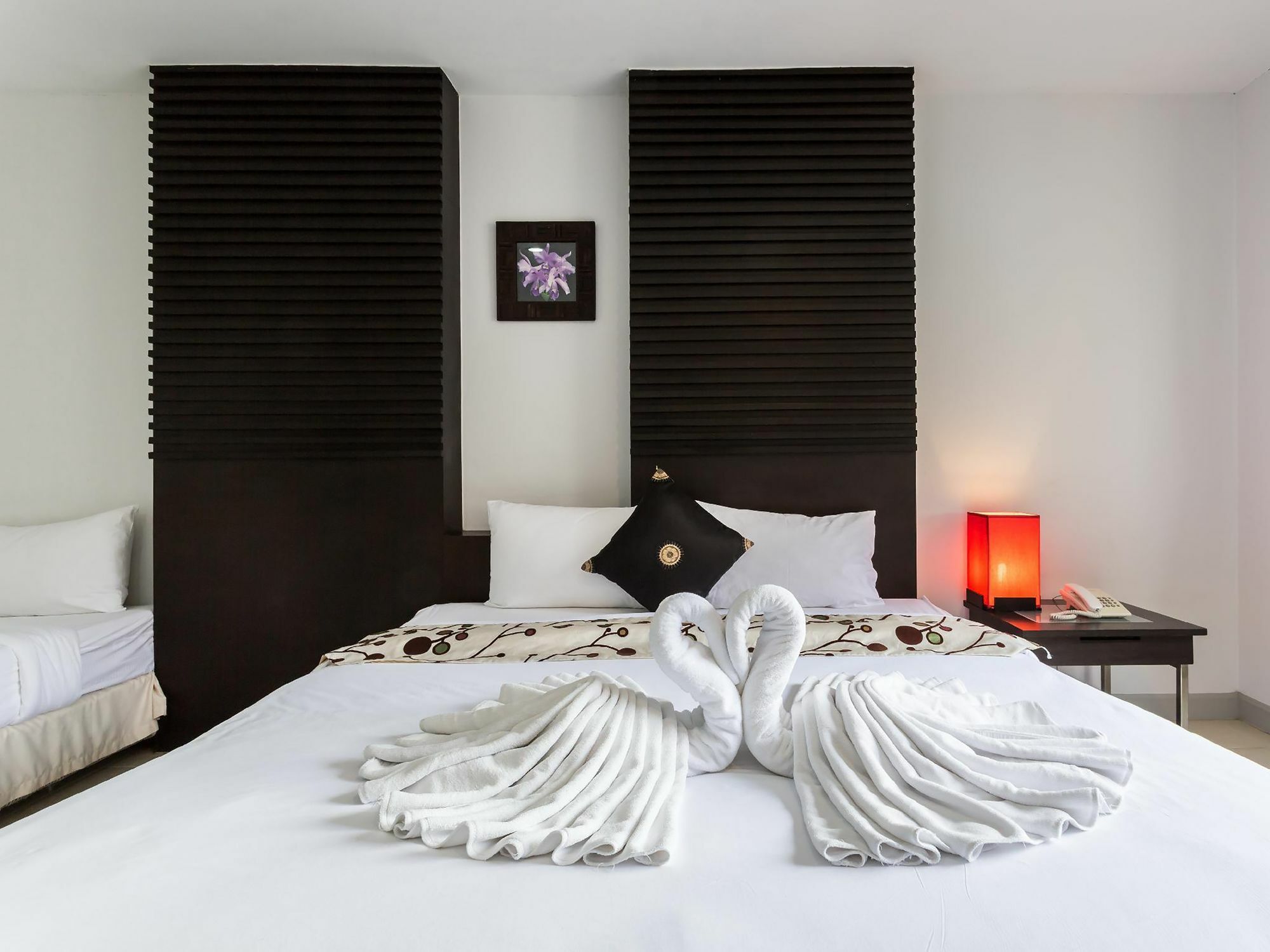 Sino House Patong Hotell Exteriör bild