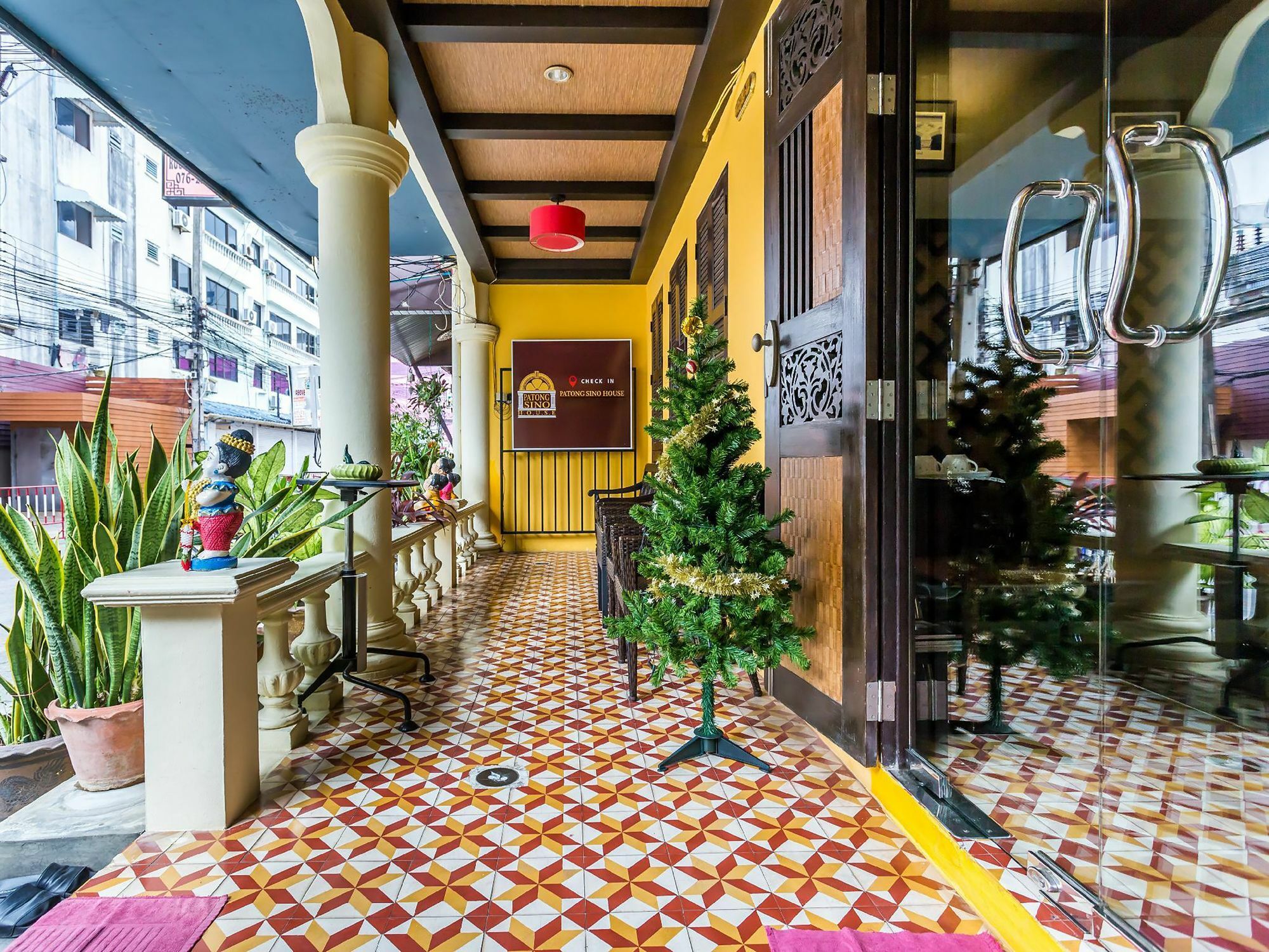 Sino House Patong Hotell Exteriör bild