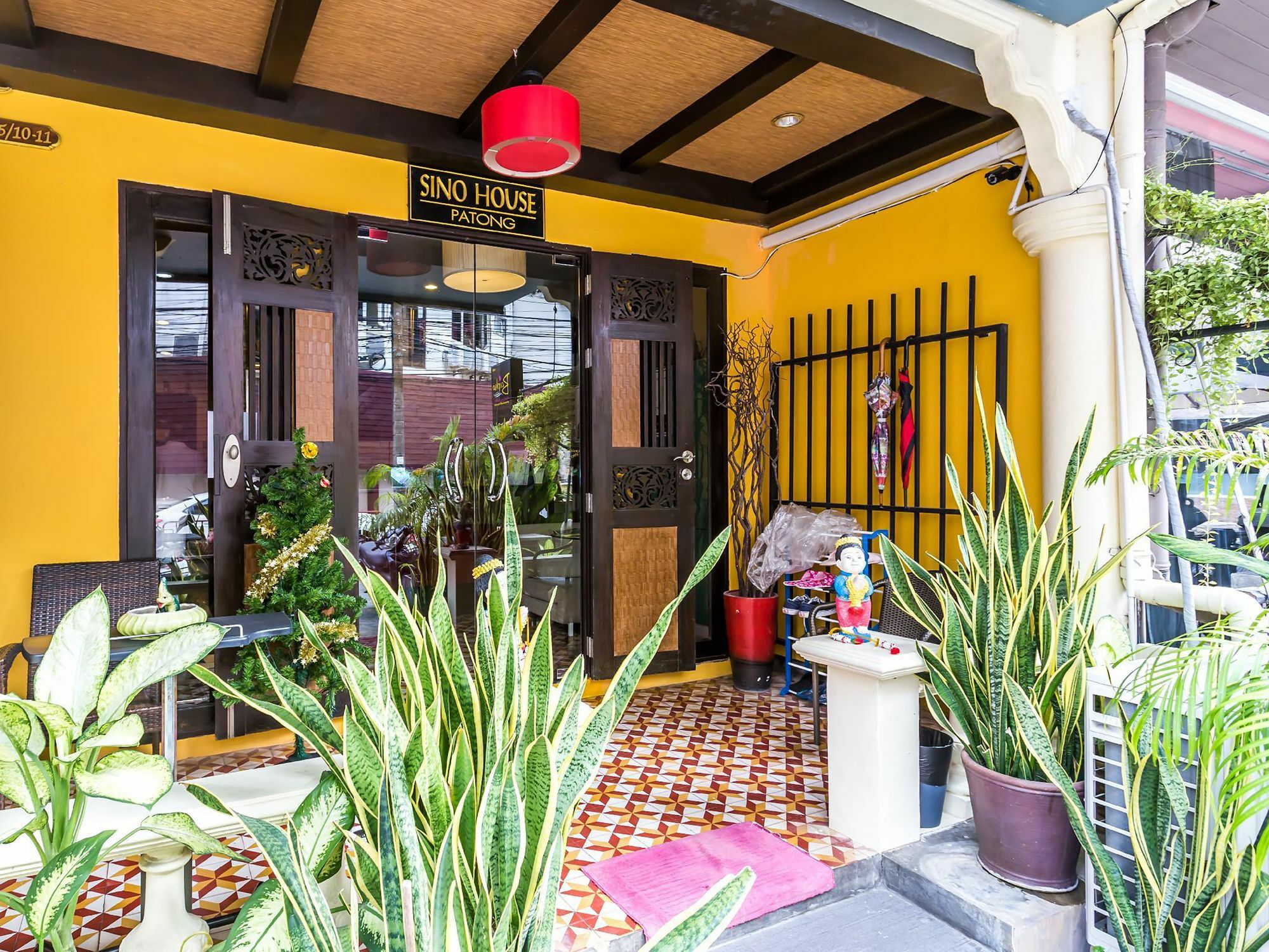 Sino House Patong Hotell Exteriör bild