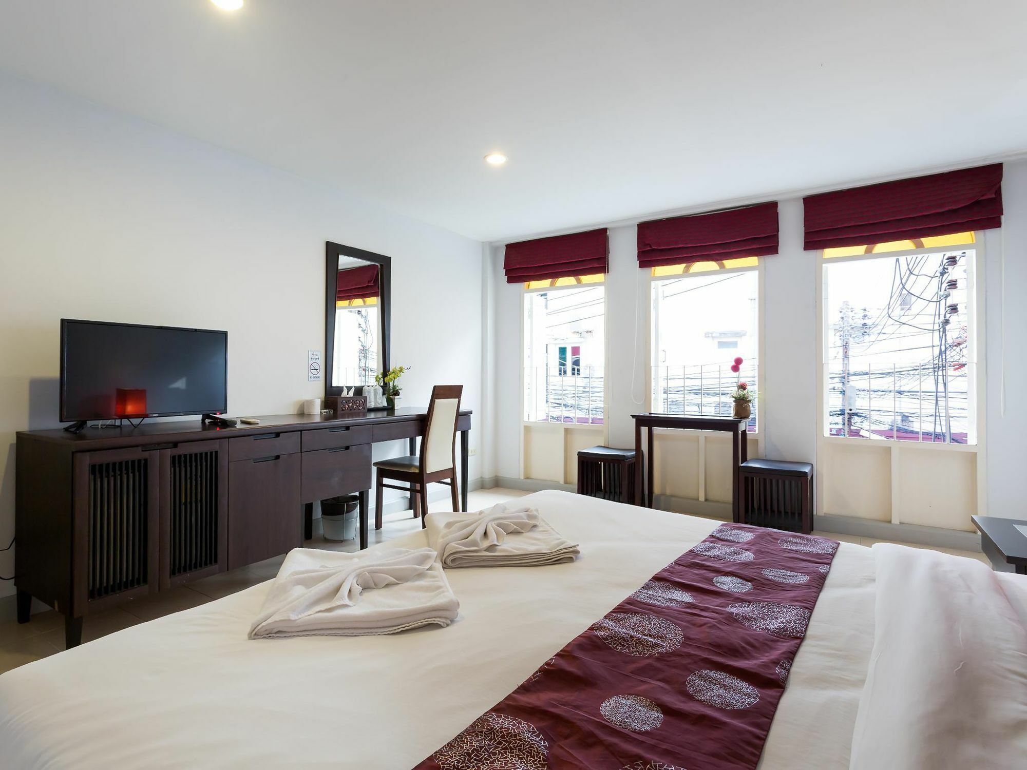 Sino House Patong Hotell Exteriör bild