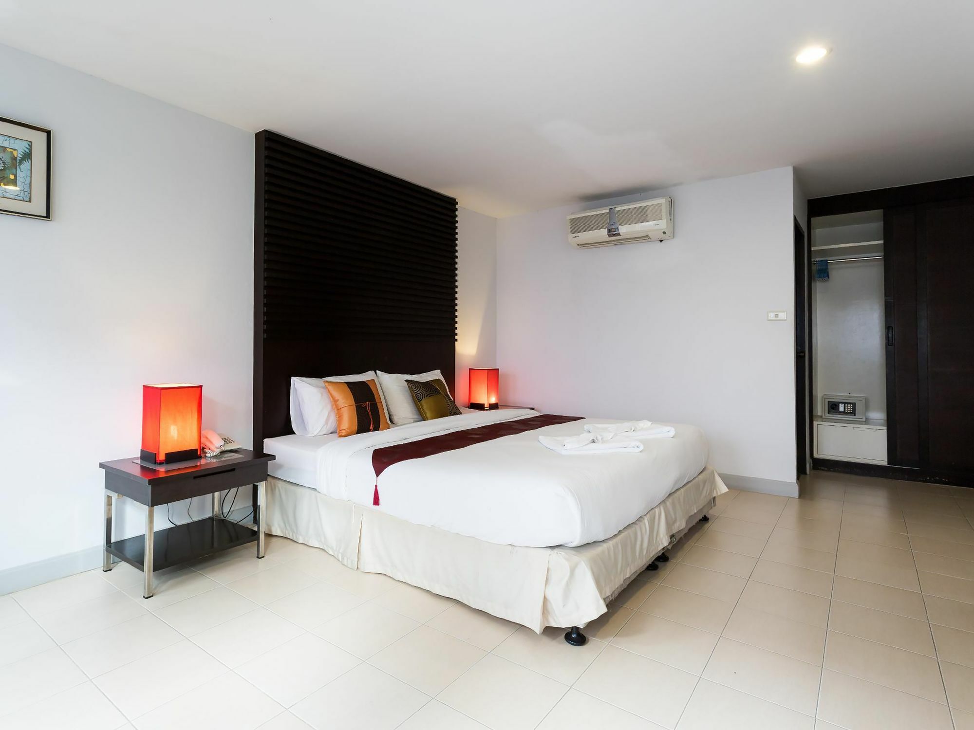 Sino House Patong Hotell Exteriör bild