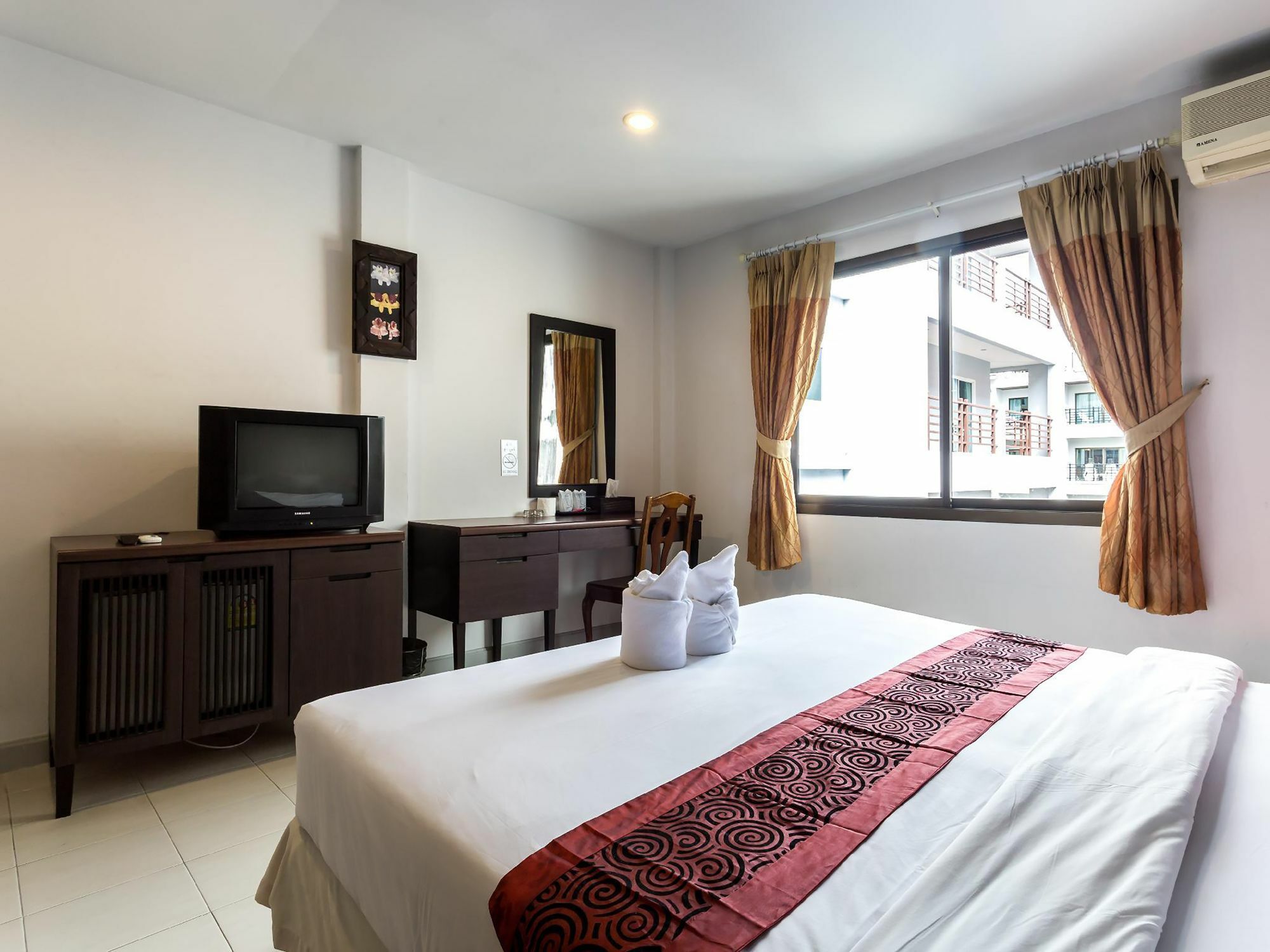 Sino House Patong Hotell Exteriör bild