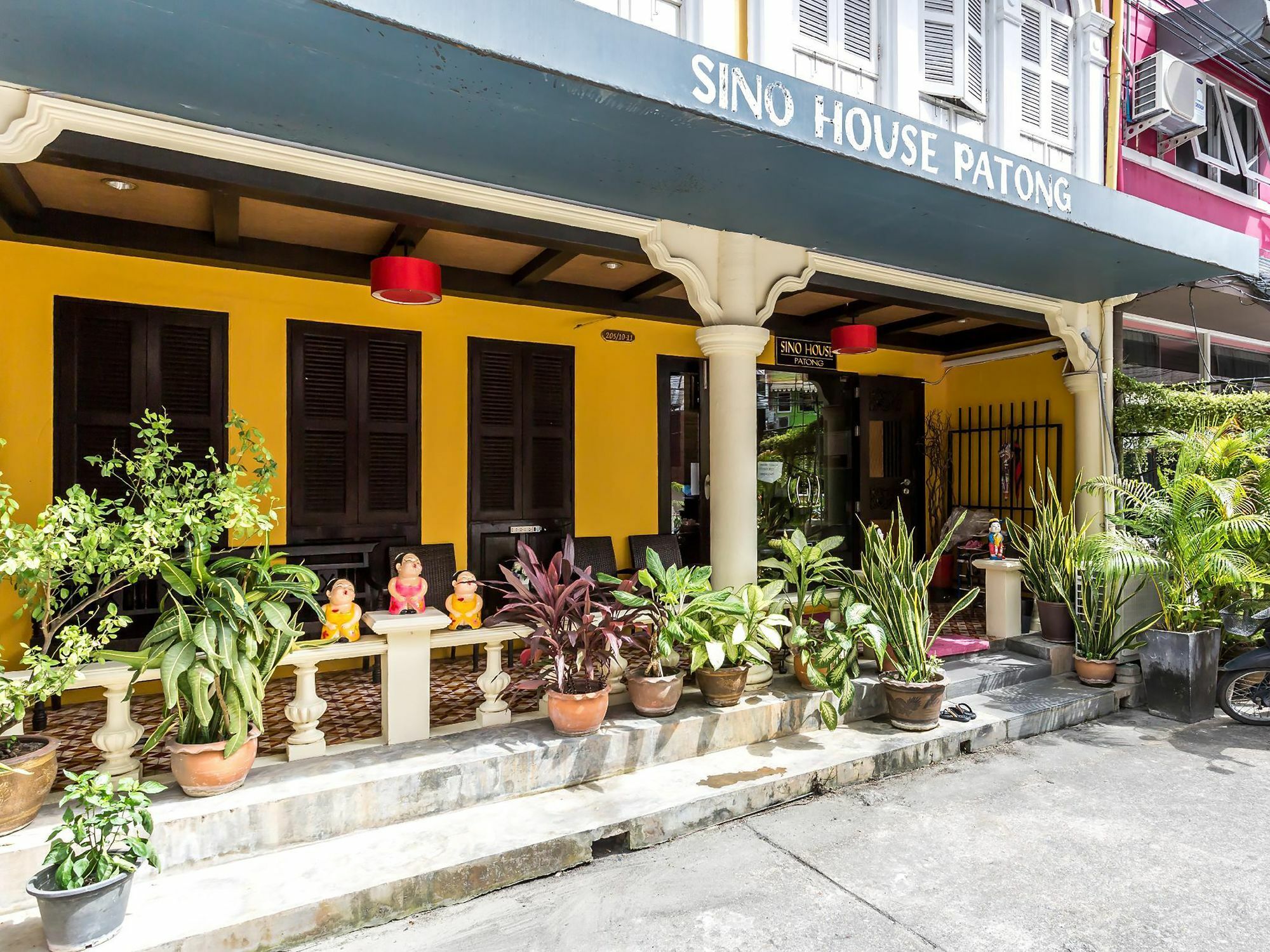 Sino House Patong Hotell Exteriör bild