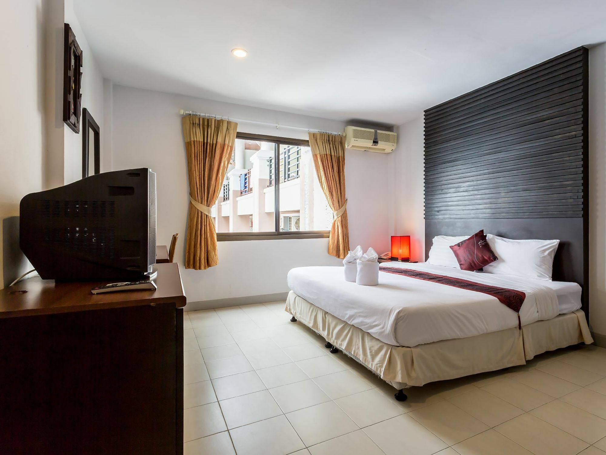 Sino House Patong Hotell Exteriör bild