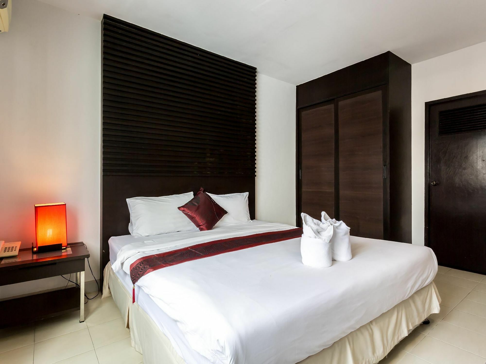 Sino House Patong Hotell Exteriör bild