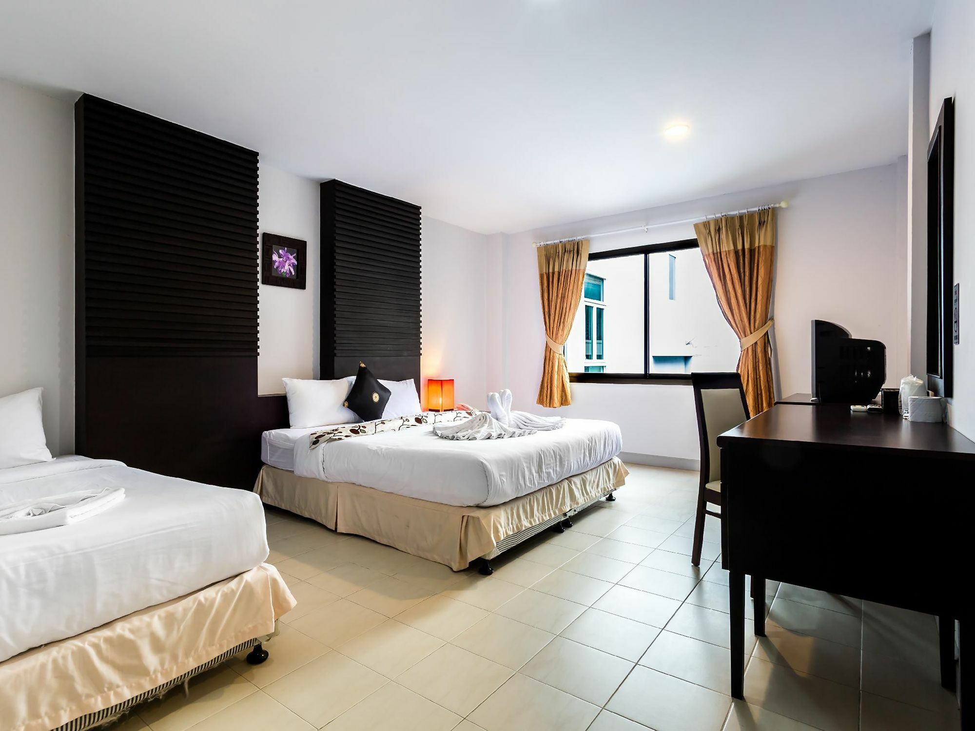 Sino House Patong Hotell Exteriör bild