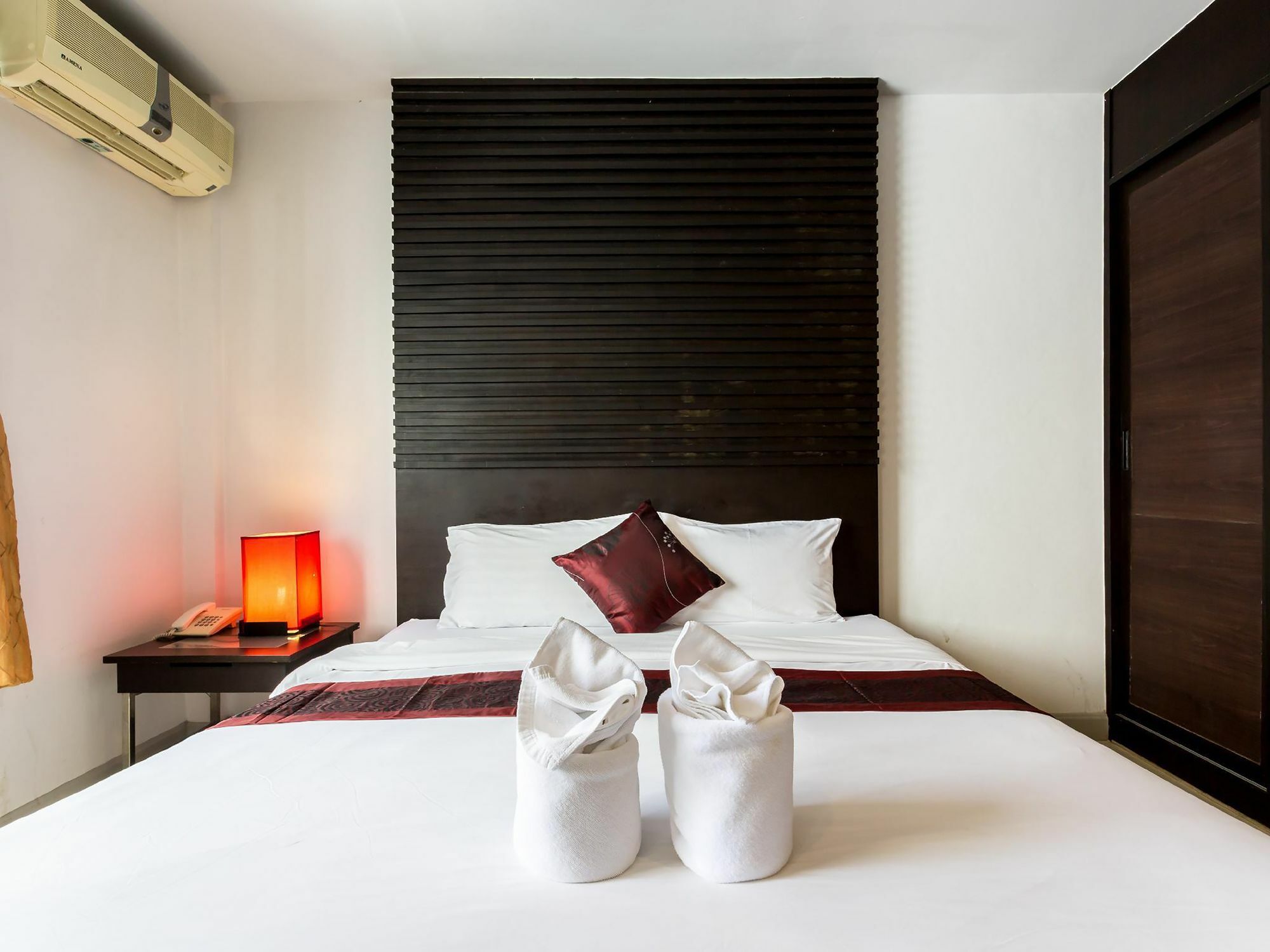 Sino House Patong Hotell Exteriör bild