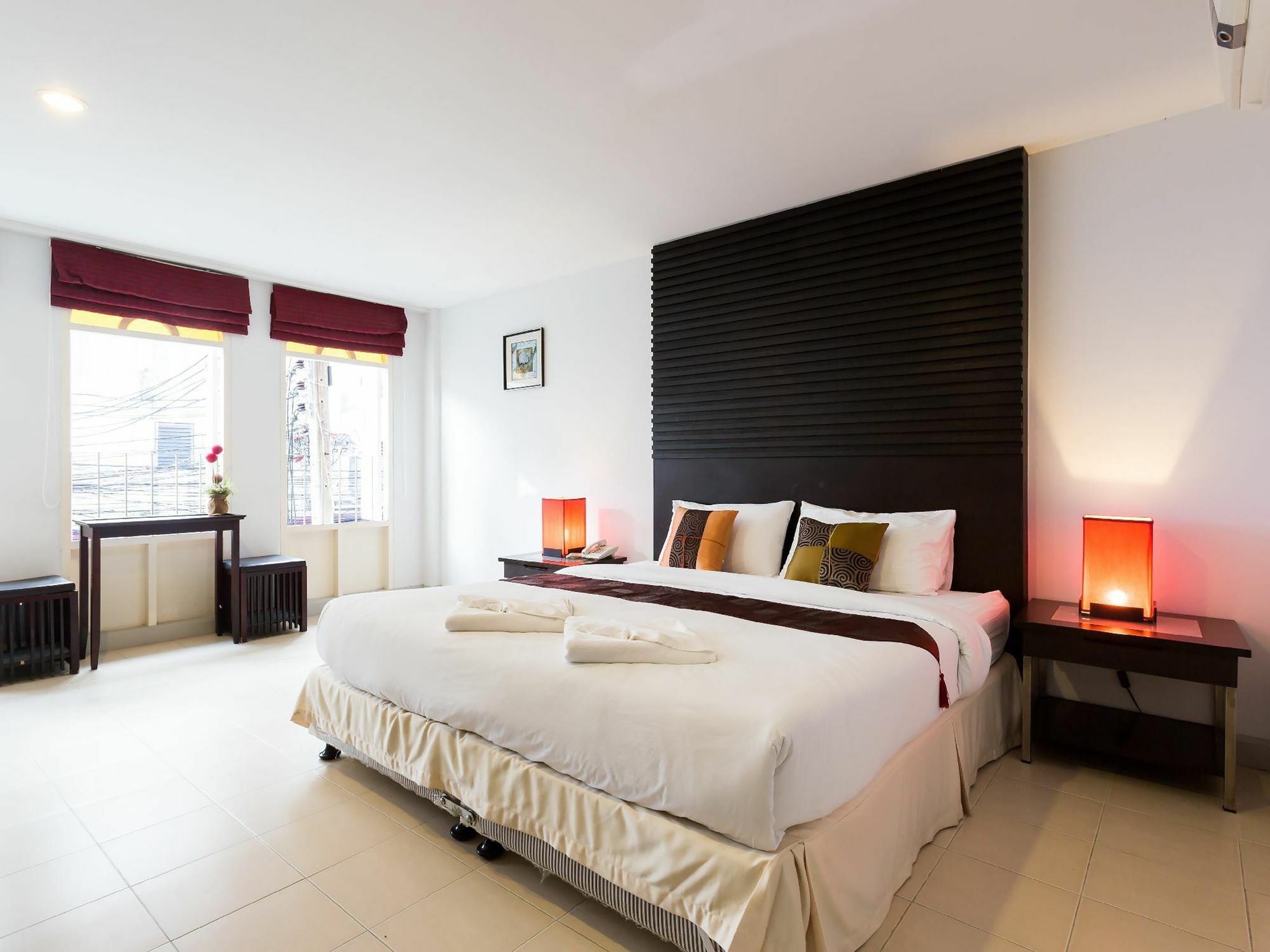 Sino House Patong Hotell Exteriör bild